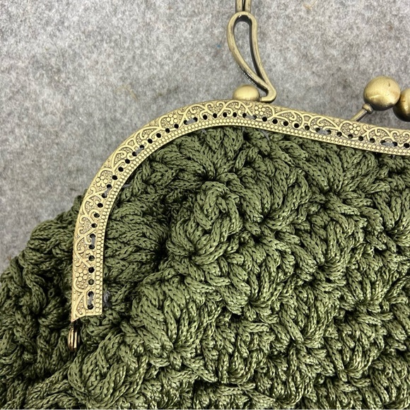 Handmade Hunter Green Crochet Purse Hand Bag With Gold Hardware - Picture 6 of 7